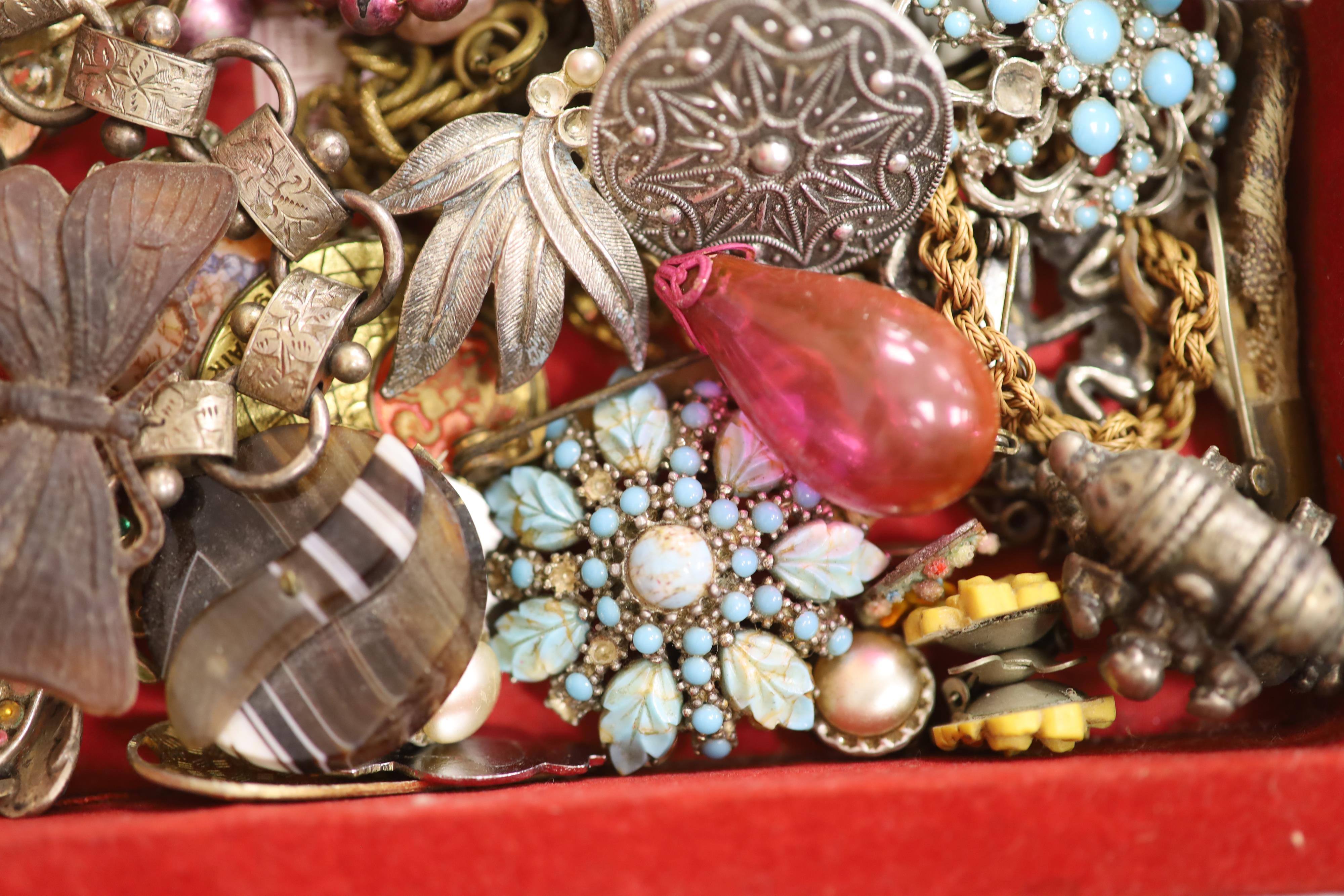 A mixed quantity of costume jewellery including stick pins, Scottish hardstone brooch, silver medallion, etc.